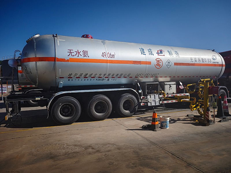 与氨水接触，需仔细